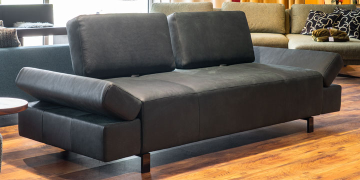 Attico - 2,5 Platz Sofa mit Sitztiefenverstellung ist bezogen im Leder Nubuk Stonewashed verde