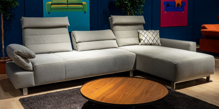 Boa - 2,5 Platzz Sofa + Longchair mit Sitztiefenverstellung Microveloursstoff Fellow Gloria grau