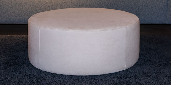Circle - Hocker / Tisch, ᴓ 90, H 39 cm in Microfaserstoff Saviba creme