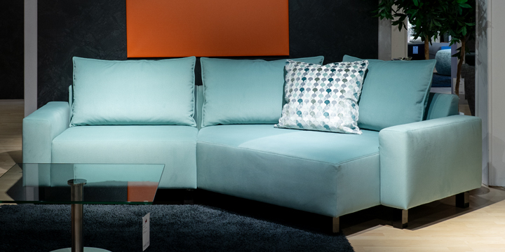Pablo - 1,5 Platz Sofa + Delta + Armlehne Amica, ca. 304 x 162 cm Stoff Fellow Woolly pastellblau