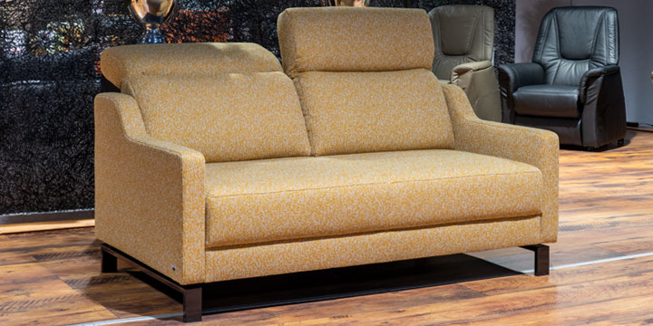 Evia - 2 Platz Sofa mit vertsellbaren Kopfteil in Stoff Paradiso Fares gelb meliert