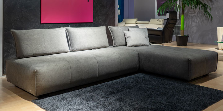 Flow - 2,5 Platz Sofa + Longchair ca. 289 x 202 cm bezogen in Stoff Bronx Elephant