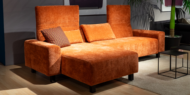 Futura - Longchair + 2 Platz Sofa, inkl. Lendenkissen Chenille Stoff Rafaelo copper