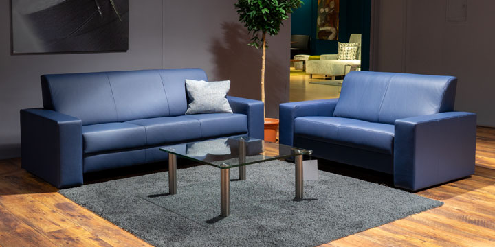 Liberty-Ohio - 3 + 2 Platz Sofa bezogen in Leder Napoli kobaltblau mit Effektnaht