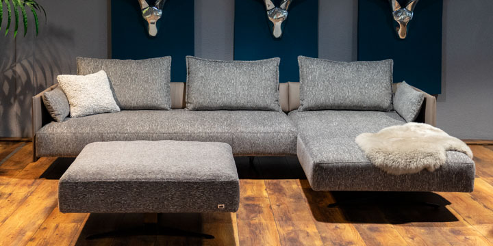 Ocean - 2,5 Platz + Longchair mit Hocker Easy bezogen in Leder Napoli clay , Stoff Fine Top meliert