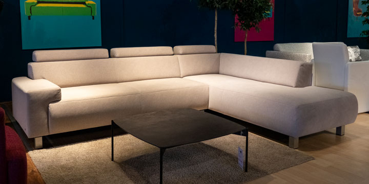 Signum - 2,5 Platz Sofa + Anbausofa ca. 298 x 218 cm bezogen in Stoff Nordic hellgrau