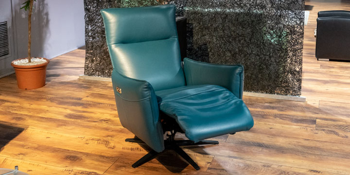 Relaxsessel- elektr. Fuß- Rückenverstellung bezogen in Dickleder Dollaro turquoise